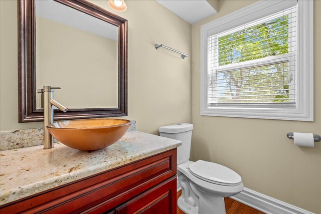 2925 Parkside Drive, Highland Park, IL 60035