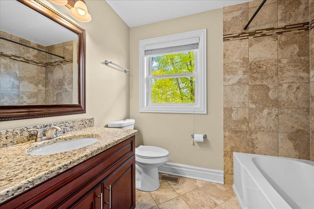 2925 Parkside Drive, Highland Park, IL 60035