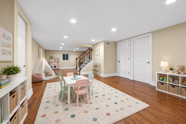 2925 Parkside Drive, Highland Park, IL 60035