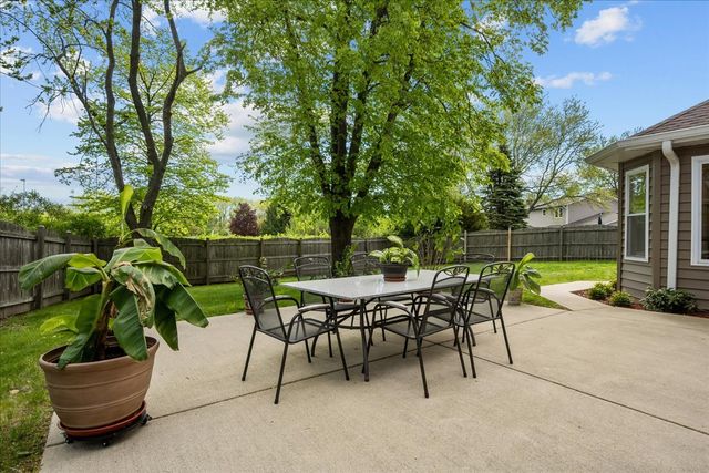 2925 Parkside Drive, Highland Park, IL 60035