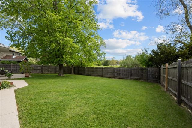2925 Parkside Drive, Highland Park, IL 60035