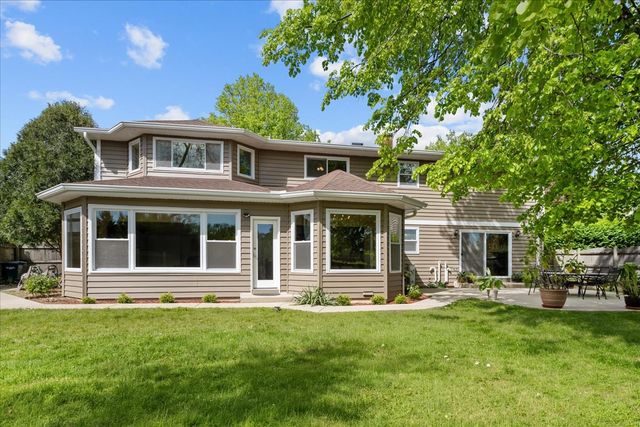 2925 Parkside Drive, Highland Park, IL 60035