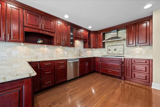 2925 Parkside Drive, Highland Park, IL 60035