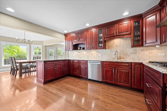 2925 Parkside Drive, Highland Park, IL 60035