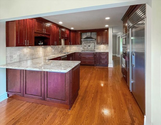 2925 Parkside Drive, Highland Park, IL 60035