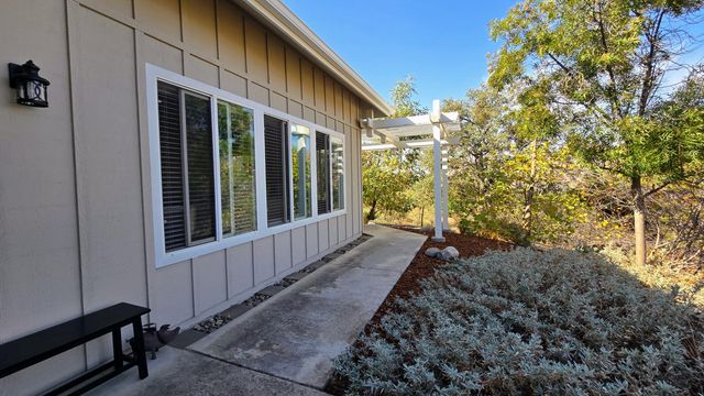 41299 E Mynatt Drive, Three Rivers, CA 93271
