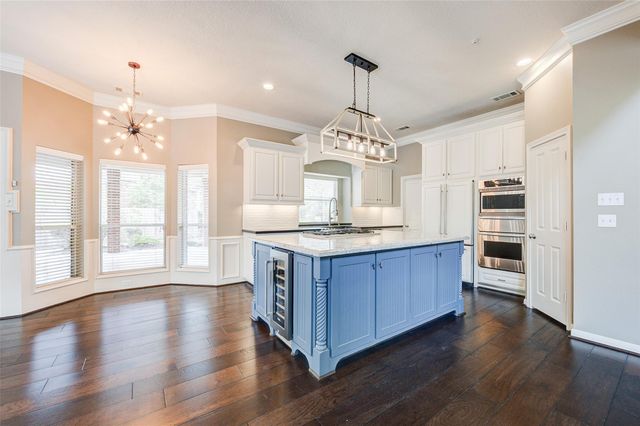 11 E Wedgemere Circle, The Woodlands, TX 77381