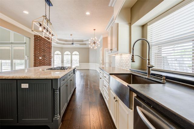11 E Wedgemere Circle, The Woodlands, TX 77381