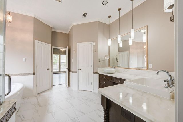 11 E Wedgemere Circle, The Woodlands, TX 77381