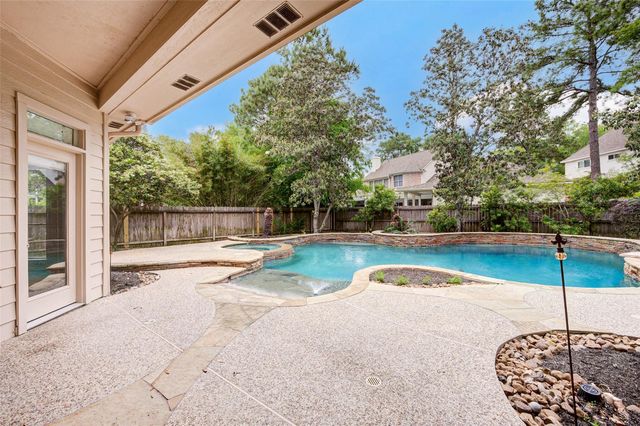 11 E Wedgemere Circle, The Woodlands, TX 77381