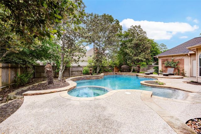 11 E Wedgemere Circle, The Woodlands, TX 77381