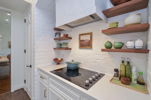 987 S Post Oak Lane, Houston, TX 77056