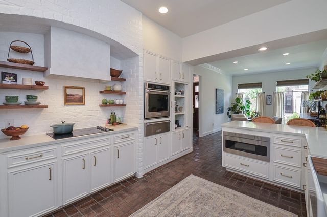 987 S Post Oak Lane, Houston, TX 77056