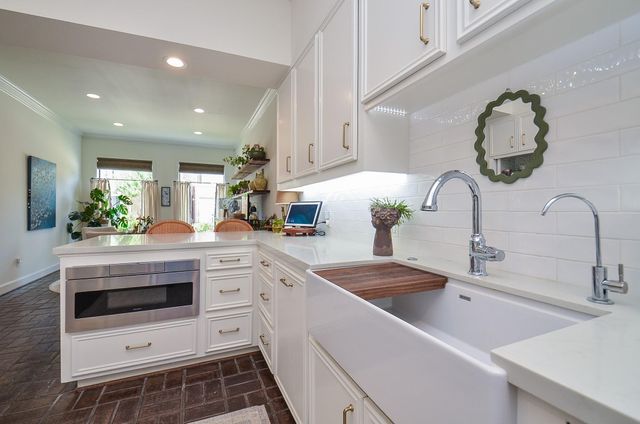 987 S Post Oak Lane, Houston, TX 77056