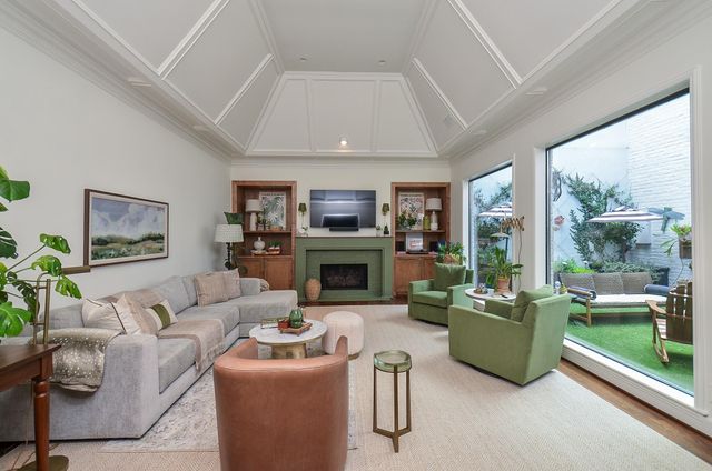 987 S Post Oak Lane, Houston, TX 77056