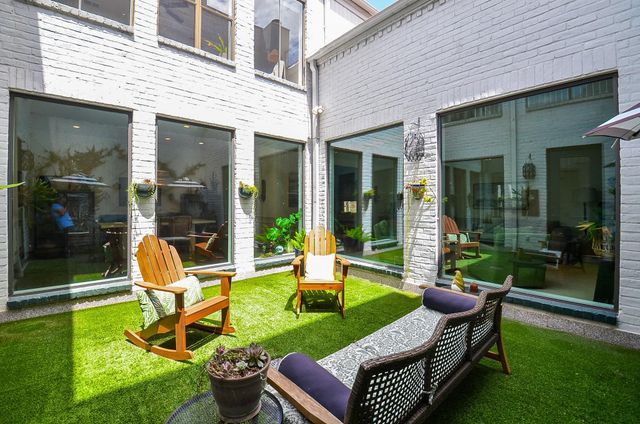 987 S Post Oak Lane, Houston, TX 77056