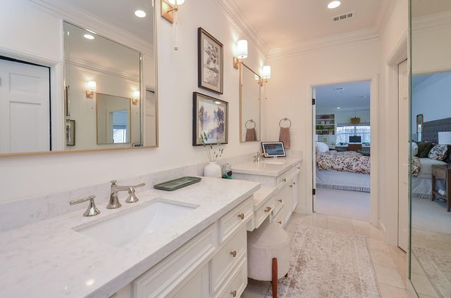 987 S Post Oak Lane, Houston, TX 77056