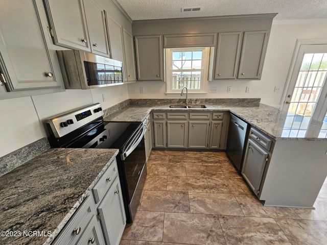 3811 Sterling Pointe Drive X-10, Winterville, NC 28590