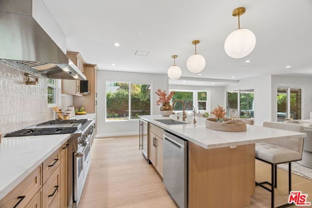1920 N Altadena Drive, Pasadena, CA 91107