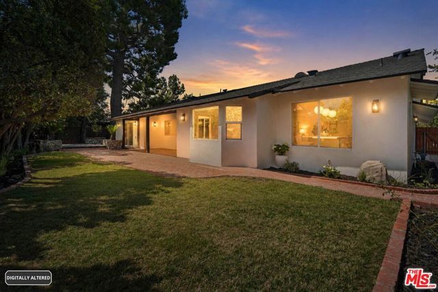 1920 N Altadena Drive, Pasadena, CA 91107
