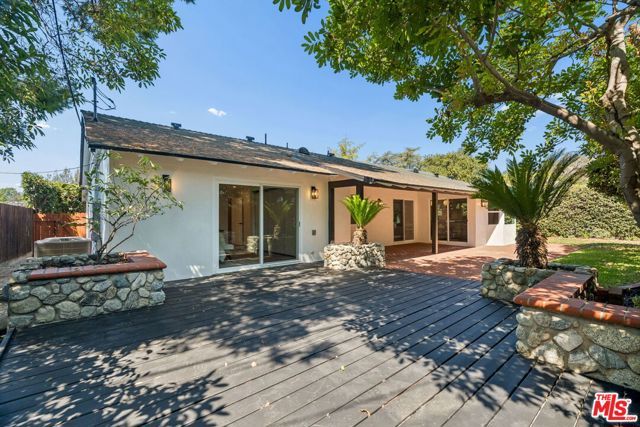 1920 N Altadena Drive, Pasadena, CA 91107