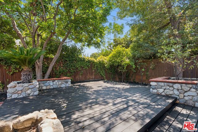 1920 N Altadena Drive, Pasadena, CA 91107