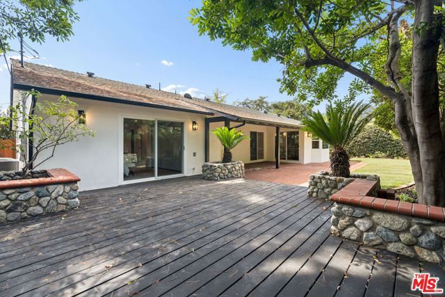 1920 N Altadena Drive, Pasadena, CA 91107