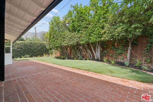 1920 N Altadena Drive, Pasadena, CA 91107