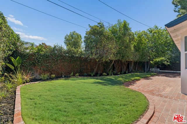 1920 N Altadena Drive, Pasadena, CA 91107