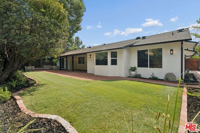 1920 N Altadena Drive, Pasadena, CA 91107