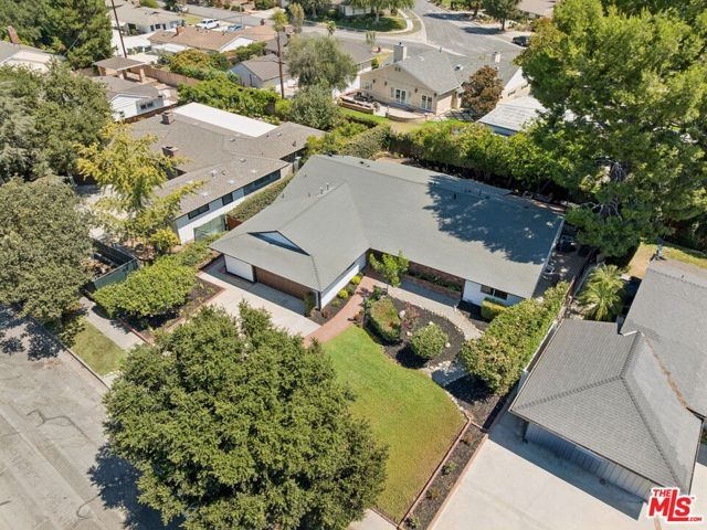 1920 N Altadena Drive, Pasadena, CA 91107
