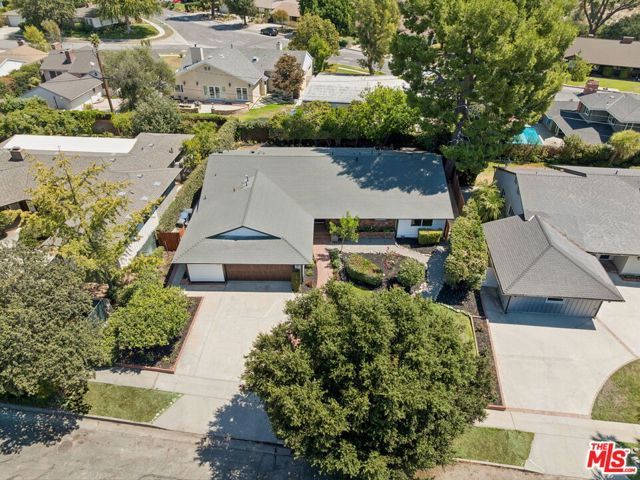 1920 N Altadena Drive, Pasadena, CA 91107