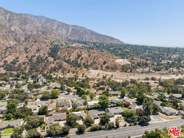 1920 N Altadena Drive, Pasadena, CA 91107