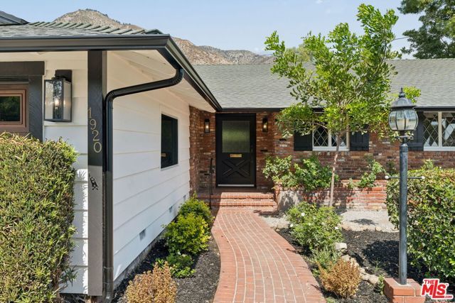 1920 N Altadena Drive, Pasadena, CA 91107