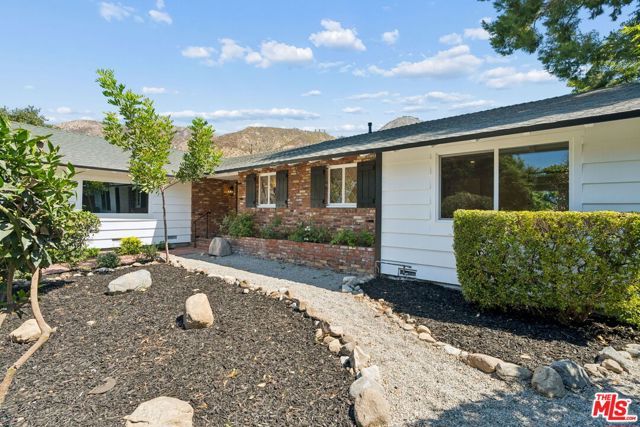 1920 N Altadena Drive, Pasadena, CA 91107
