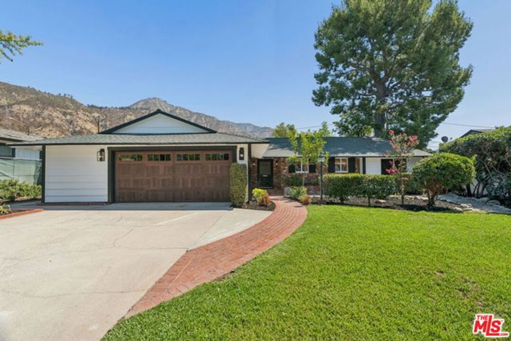 1920 N Altadena Drive, Pasadena, CA 91107