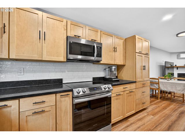29650 Sw COURTSIDE Dr 20, Wilsonville, OR 97070