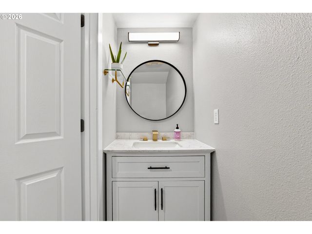29650 Sw COURTSIDE Dr 20, Wilsonville, OR 97070