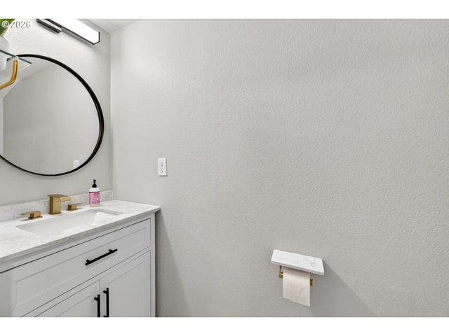 29650 Sw COURTSIDE Dr 20, Wilsonville, OR 97070