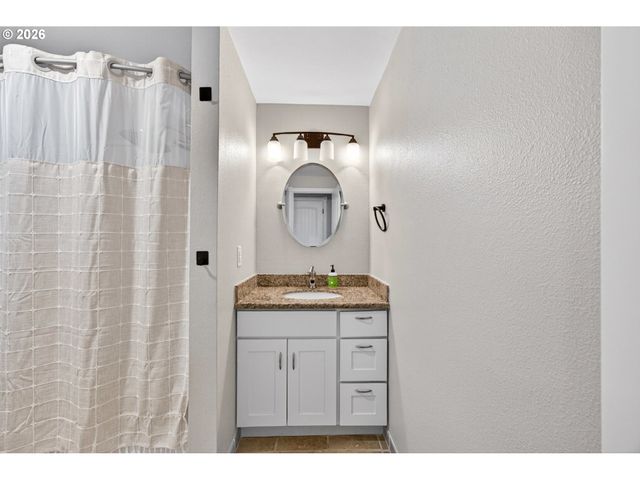 29650 Sw COURTSIDE Dr 20, Wilsonville, OR 97070