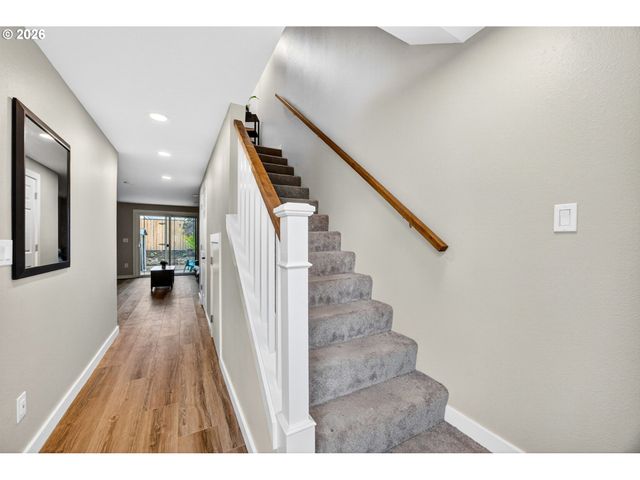 29650 Sw COURTSIDE Dr 20, Wilsonville, OR 97070