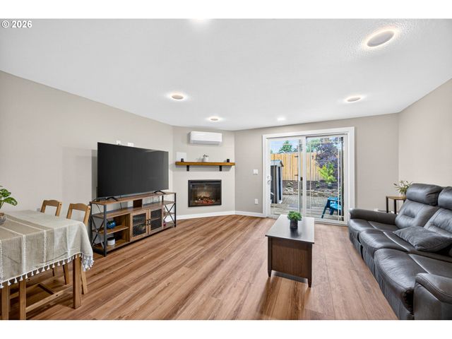 29650 Sw COURTSIDE Dr 20, Wilsonville, OR 97070