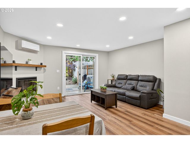 29650 Sw COURTSIDE Dr 20, Wilsonville, OR 97070