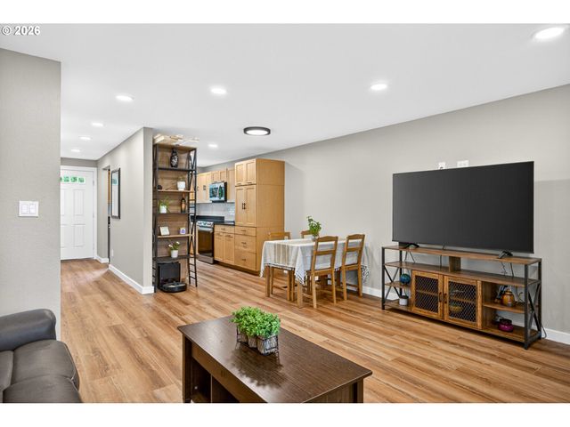 29650 Sw COURTSIDE Dr 20, Wilsonville, OR 97070