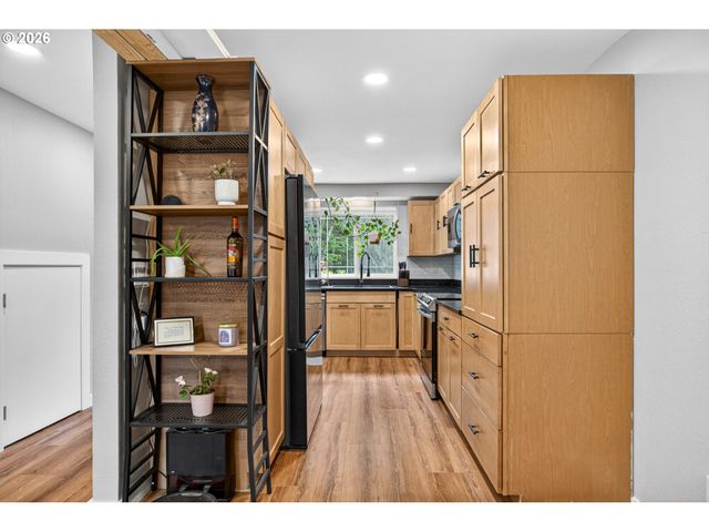 29650 Sw COURTSIDE Dr 20, Wilsonville, OR 97070