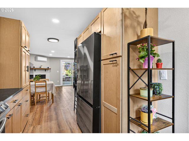 29650 Sw COURTSIDE Dr 20, Wilsonville, OR 97070