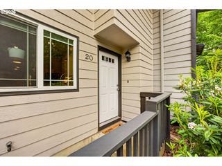 29650 Sw COURTSIDE Dr 20, Wilsonville, OR 97070