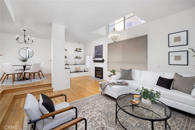 520 S Barrington Avenue 116, Los Angeles, CA 90049