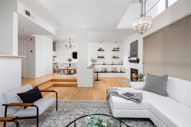520 S Barrington Avenue 116, Los Angeles, CA 90049