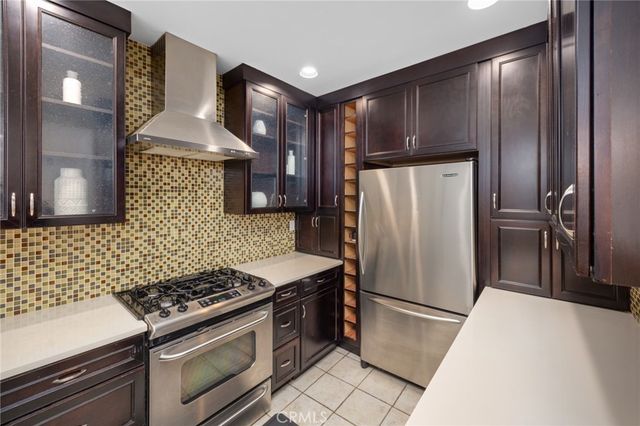 520 S Barrington Avenue 116, Los Angeles, CA 90049
